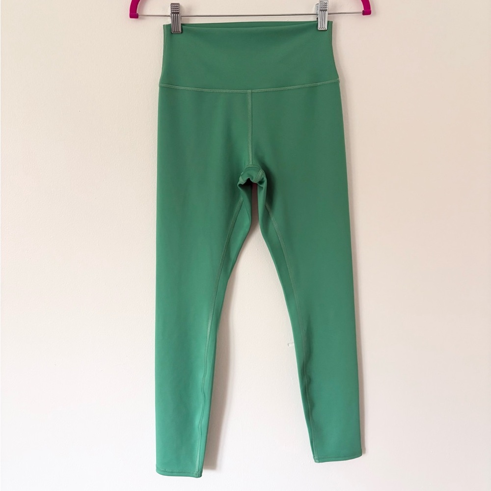 Alo Yoga 7/8 High Waist Airlift Legging in Lettuce Green Size Medium - Picture 6 of 12